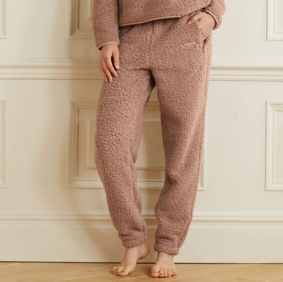 SKIMS Teddy Joggers - Picture 1 of 9